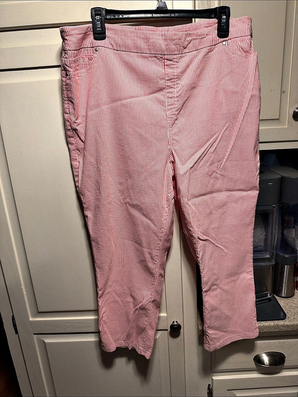 Mario Serrani Ladies Comfort Stretch Pull-On Capri Pants Pink & White Medium